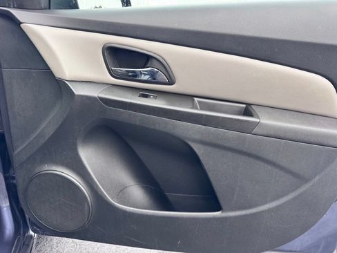 Used 2013 Chevrolet Cruze LS FWD image 19