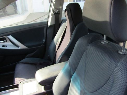 Used 2011 Toyota Camry SE w/ SE Extra-Value Pkg #1 FWD image 10