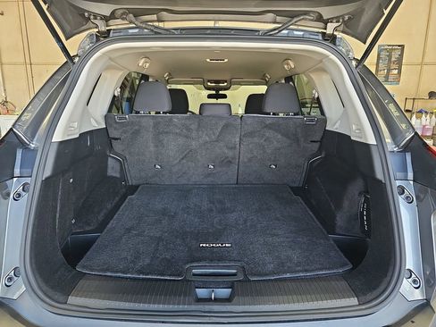 Used 2023 Nissan Rogue SV image 12