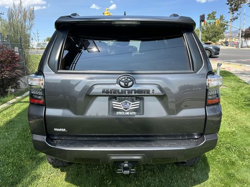 Used 2020 Toyota 4Runner SR5 Premium w/ Moonroof Package image 8