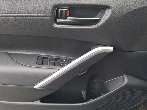 Used 2023 Toyota Corolla Cross LE image 12