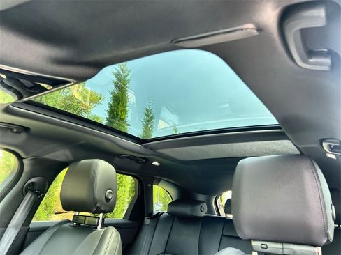 Certified 2025 Land Rover Range Rover Velar Dynamic SE image 19