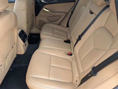 Used 2018 Porsche Macan Sport Edition image 31