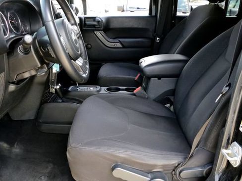 Used 2018 Jeep Wrangler Unlimited Sport w/ Connectivity Group AWD/4WD image 10