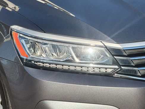 Used 2017 Volkswagen Passat 1.8T SE w/ SE Lighting Package image 10