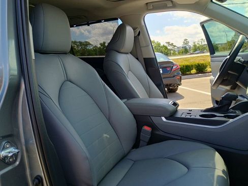Used 2025 Toyota Highlander XLE AWD/4WD image 25