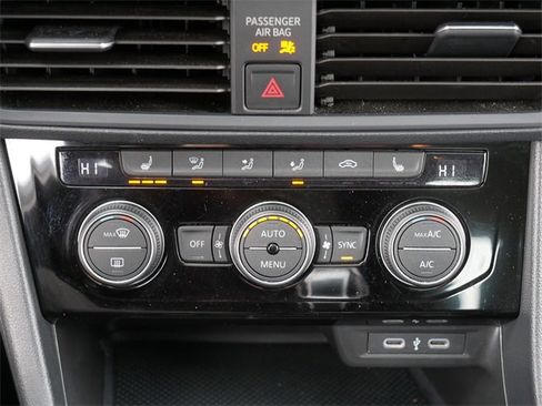 Certified 2024 Volkswagen Jetta SE image 30