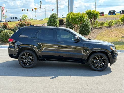 Used 2020 Jeep Grand Cherokee Altitude RWD image 6