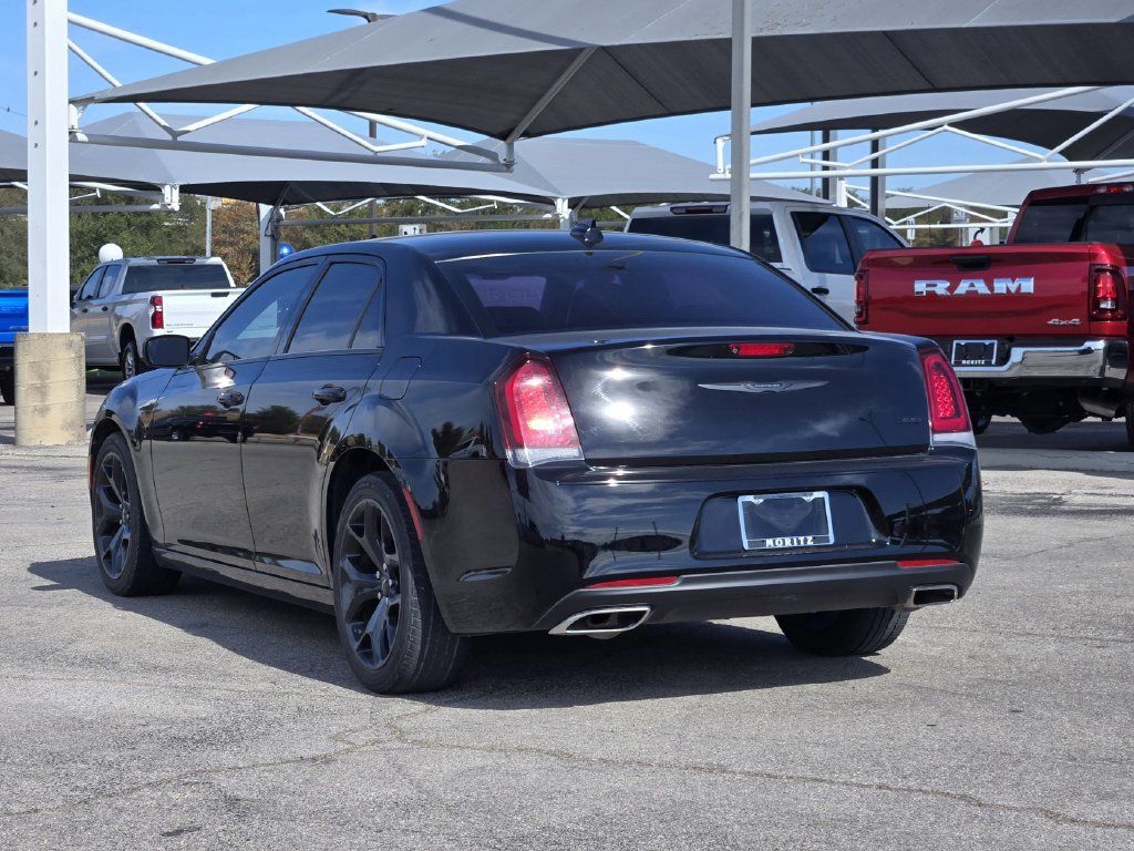 Used 2023 Chrysler 300 Touring w/ Sport Appearance Package RWD image 5