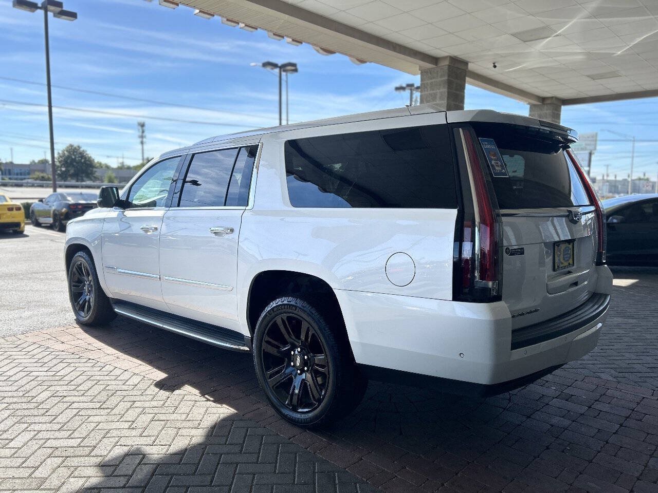 Used 2017 Cadillac Escalade ESV Luxury AWD/4WD image 8