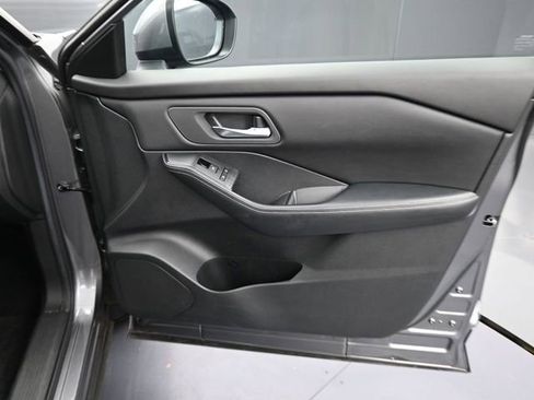 Used 2024 Nissan Rogue SV image 33