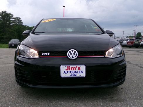 Used 2017 Volkswagen Golf 4-Door FWD image 8
