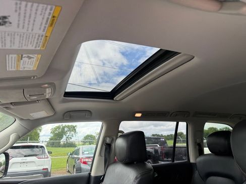 Used 2019 Nissan Armada Platinum w/ Captain's Chairs Package RWD image 6