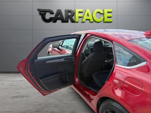 Used 2020 Ford Fusion SE FWD image 18