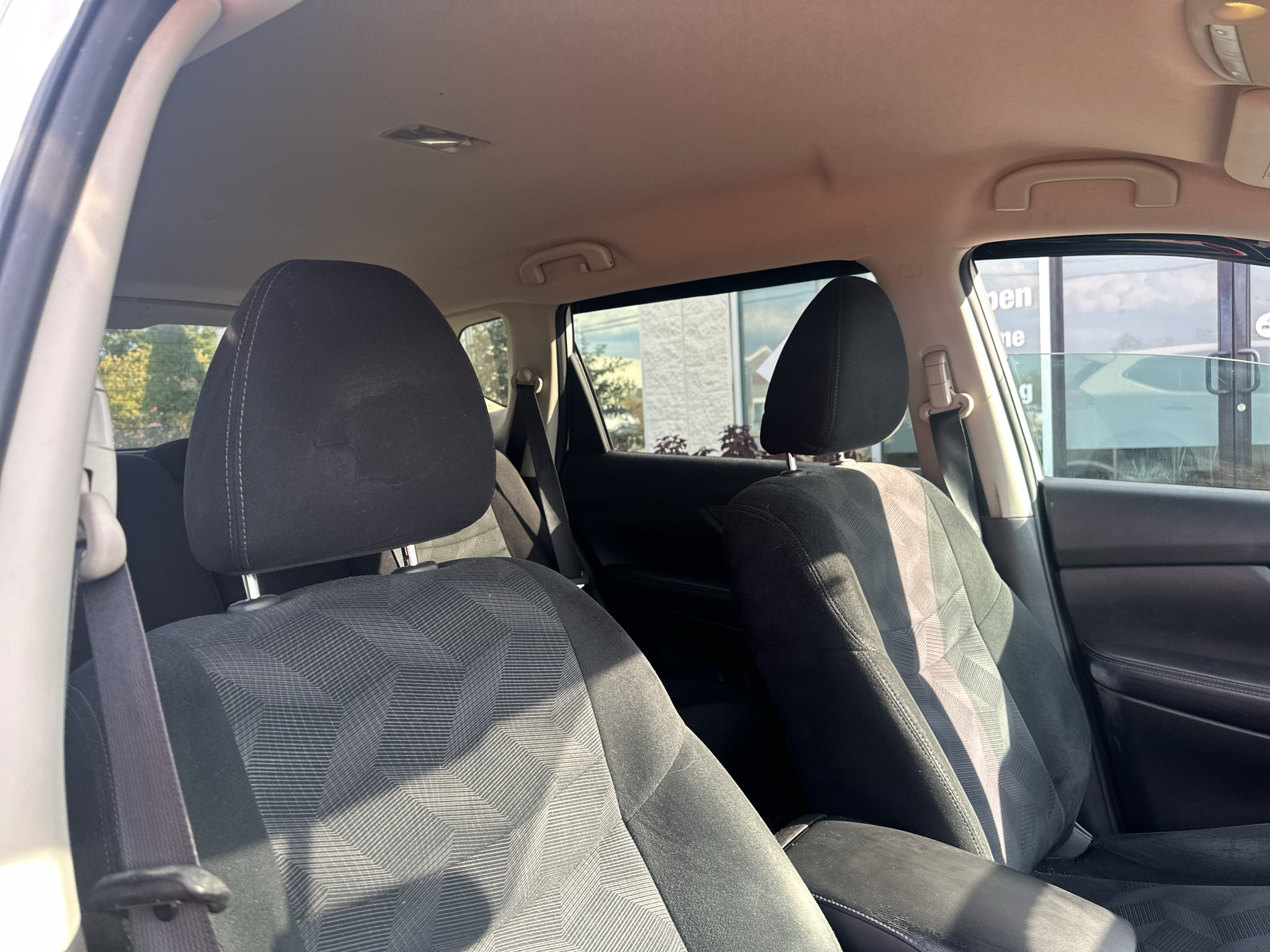 Used 2015 Nissan Rogue SV FWD image 12