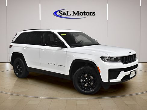 New 2026 Jeep Grand Cherokee Altitude AWD/4WD image 8