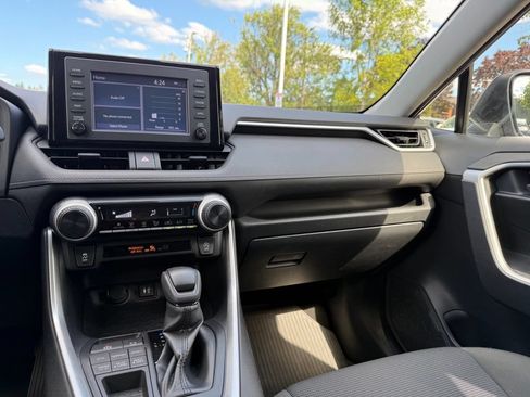 Used 2019 Toyota RAV4 LE w/ All Weather Liner Package AWD/4WD image 25