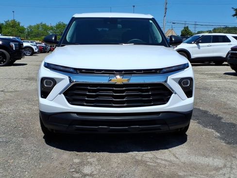 Used 2024 Chevrolet TrailBlazer LS w/ LS Convenience Package FWD image 2