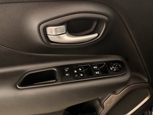 Certified 2023 Jeep Renegade Latitude image 18