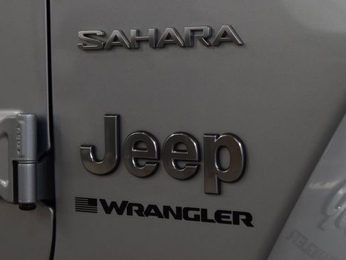 Used 2024 Jeep Wrangler Sahara w/ Technology Group image 13