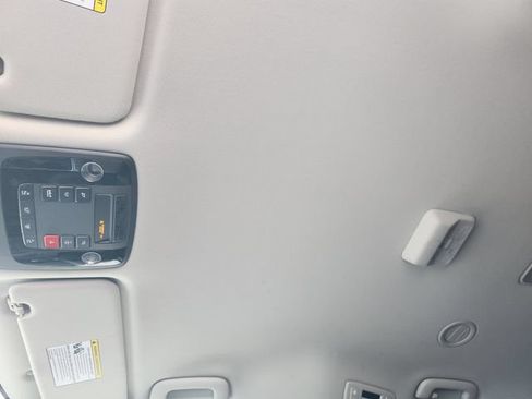 Used 2025 Kia Carnival EX FWD image 23