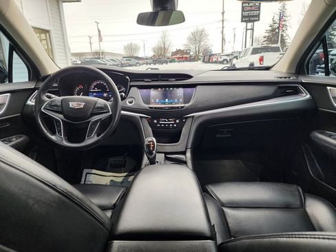 Used 2017 Cadillac XT5 Luxury w/ Driver Awareness Package image 16