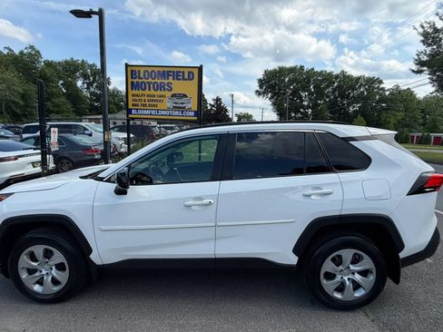 Used 2021 Toyota RAV4 LE AWD/4WD image 2