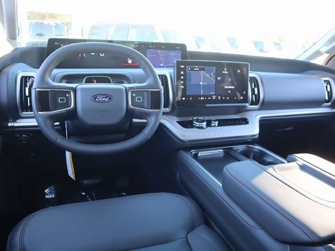 New 2025 Ford Expedition Active image 2