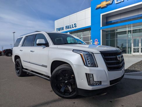Used 2020 Cadillac Escalade Premium Luxury image 1