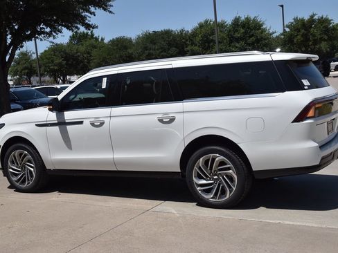 New 2026 Lincoln Navigator L Reserve AWD/4WD image 10