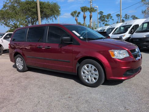 Used 2015 Dodge Grand Caravan American Value Package FWD image 2