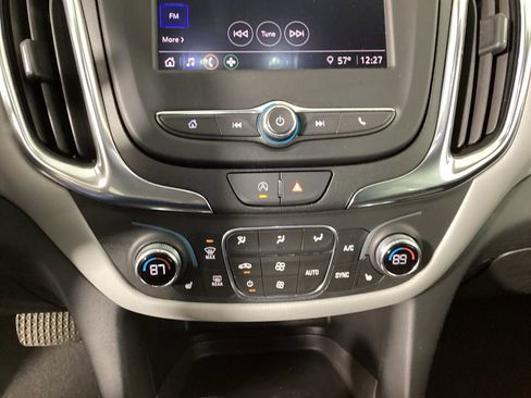 Used 2022 Chevrolet Equinox LT image 25