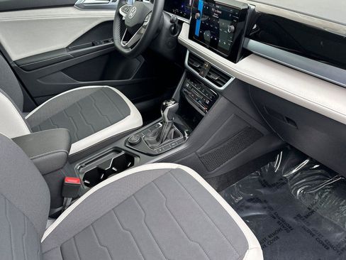 New 2026 Volkswagen Taos SE image 15