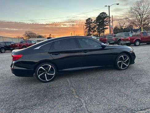 Used 2018 Honda Accord Sport image 16