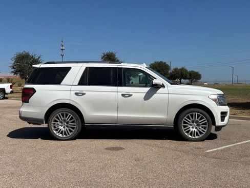 Used 2024 Ford Expedition Limited AWD/4WD image 4