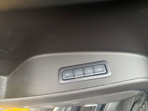 Used 2020 GMC Yukon SLT w/ Premium Edition AWD/4WD image 9