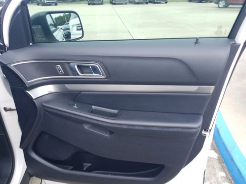Used 2019 Ford Explorer XLT w/ Equipment Group 201A FWD image 16