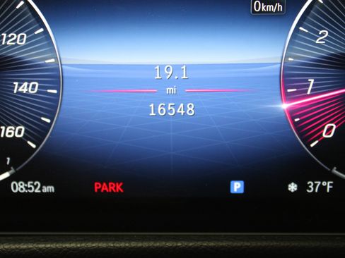 Used 2024 Mercedes-Benz GLB 250 image 11