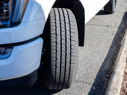 Used 2022 Ford F150 Lariat w/ Equipment Group 502A High image 9