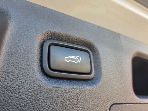 Used 2022 Hyundai Santa Fe SEL w/ Convenience + Premium Package FWD image 16