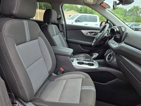 Used 2025 Chevrolet Blazer LT FWD image 19