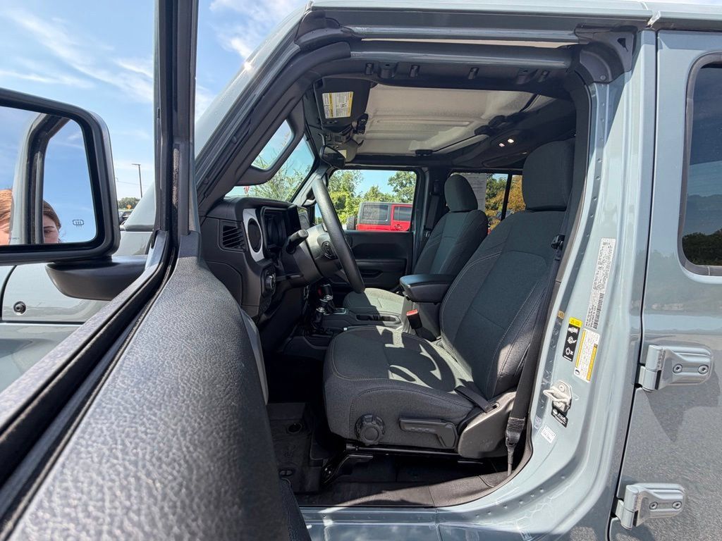 Certified 2024 Jeep Gladiator Sport AWD/4WD image 34