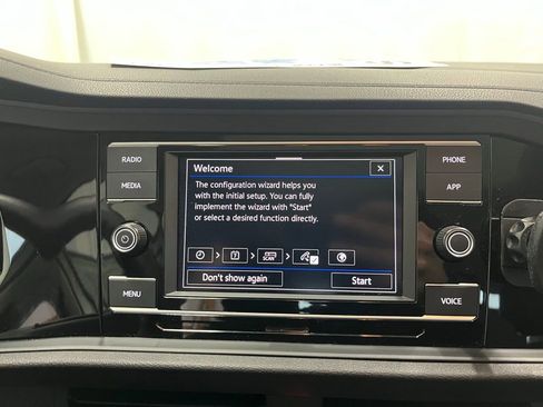 Certified 2023 Volkswagen Jetta SE w/ Panoramic Sunroof Package image 17