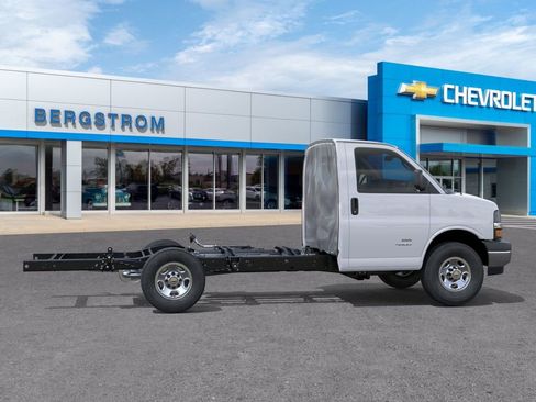 New 2026 Chevrolet Express 3500 w/ Power Convenience Package RWD image 5