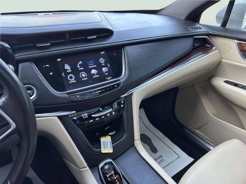 Used 2017 Cadillac XT5 Premium Luxury w/ Driver Assist Package FWD image 33