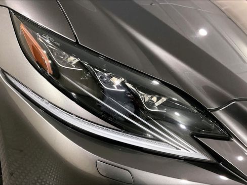 Used 2020 Lexus LS 500 AWD w/ Accessory Package (Z2) image 26