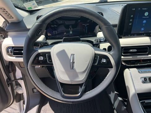 Used 2025 Lincoln Aviator Reserve RWD image 17