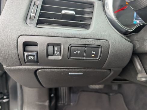 Used 2018 Chevrolet Impala Premier FWD image 14