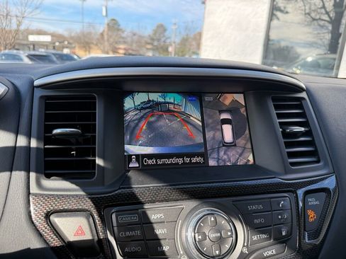 Used 2019 Nissan Pathfinder SL image 10
