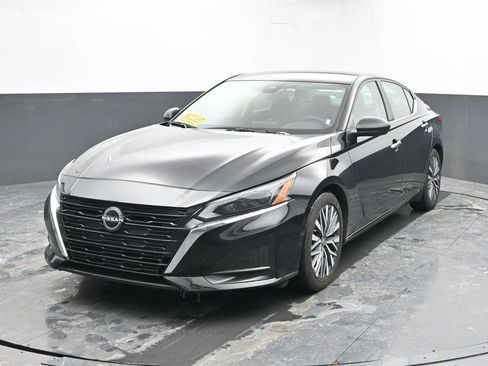Used 2024 Nissan Altima 2.5 SV FWD image 4